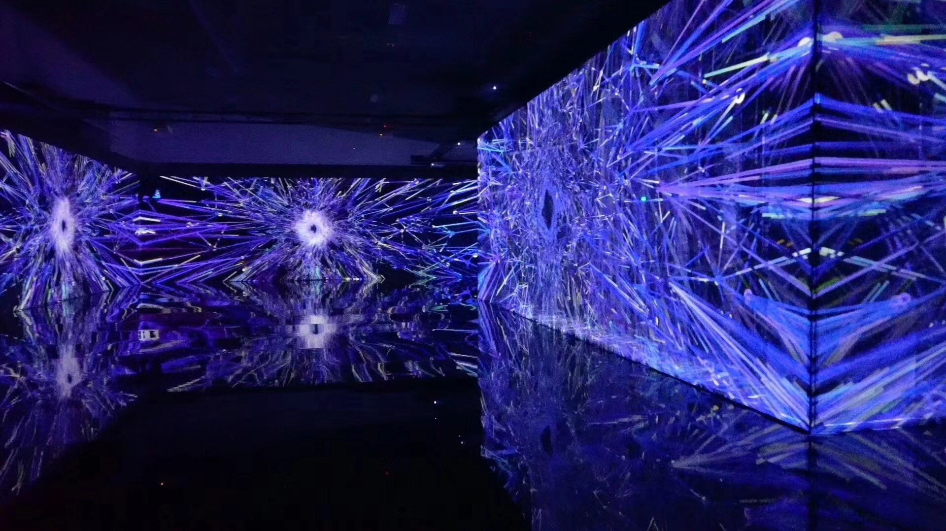 সম্পর্কে সর্বশেষ কোম্পানি খবর মূলত কোন অঞ্চলে হলোগ্রাফিক প্রক্ষেপণ প্রযুক্তি ব্যবহৃত হয়?