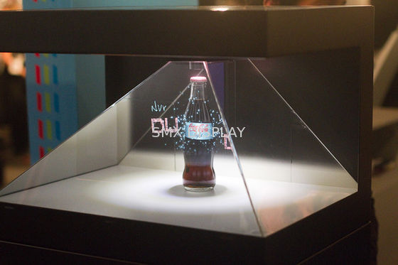 গুণমান 55 Holographic Display Pyramid / Holo Box 3D Hologram Technology কারখানা