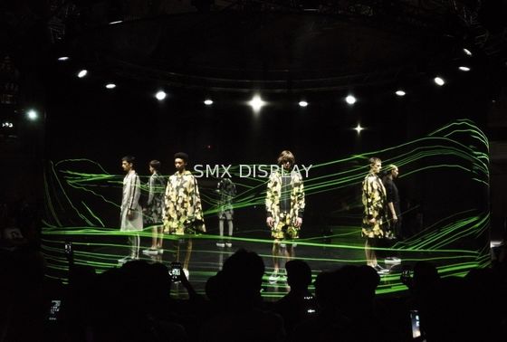 গুণ অদৃশ্য 3D হোলোগ্রাম মেষ স্ক্রিন লাইভ হোলোগাম প্রজেকশন 78% স্বচ্ছতা কারখানা